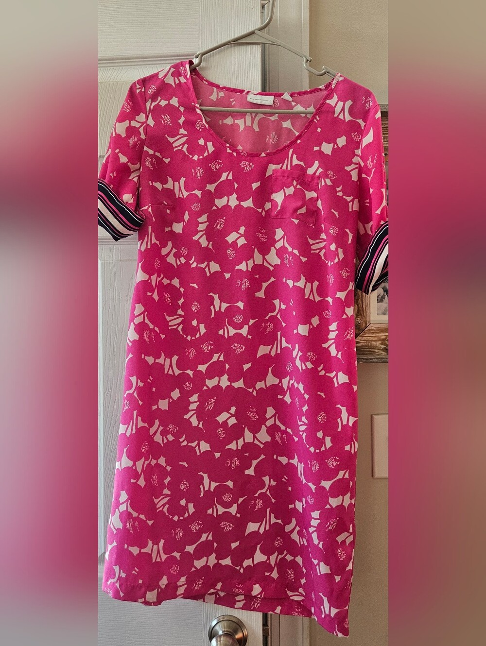 New York & Company Hot Pink Floral Shift Dress